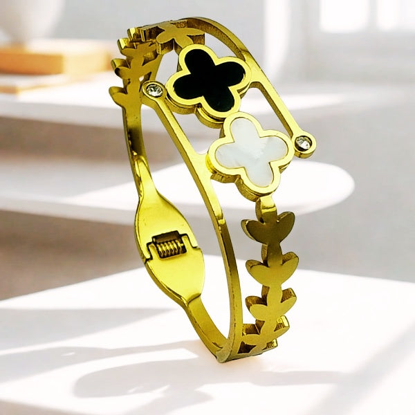 Black and white clover bracelet | Premium Quality | Elegant Kids Jewelry | Stainless Steel Gold Plated | Anti-tarnish | Daily wear | TE-GPKB-2311-005