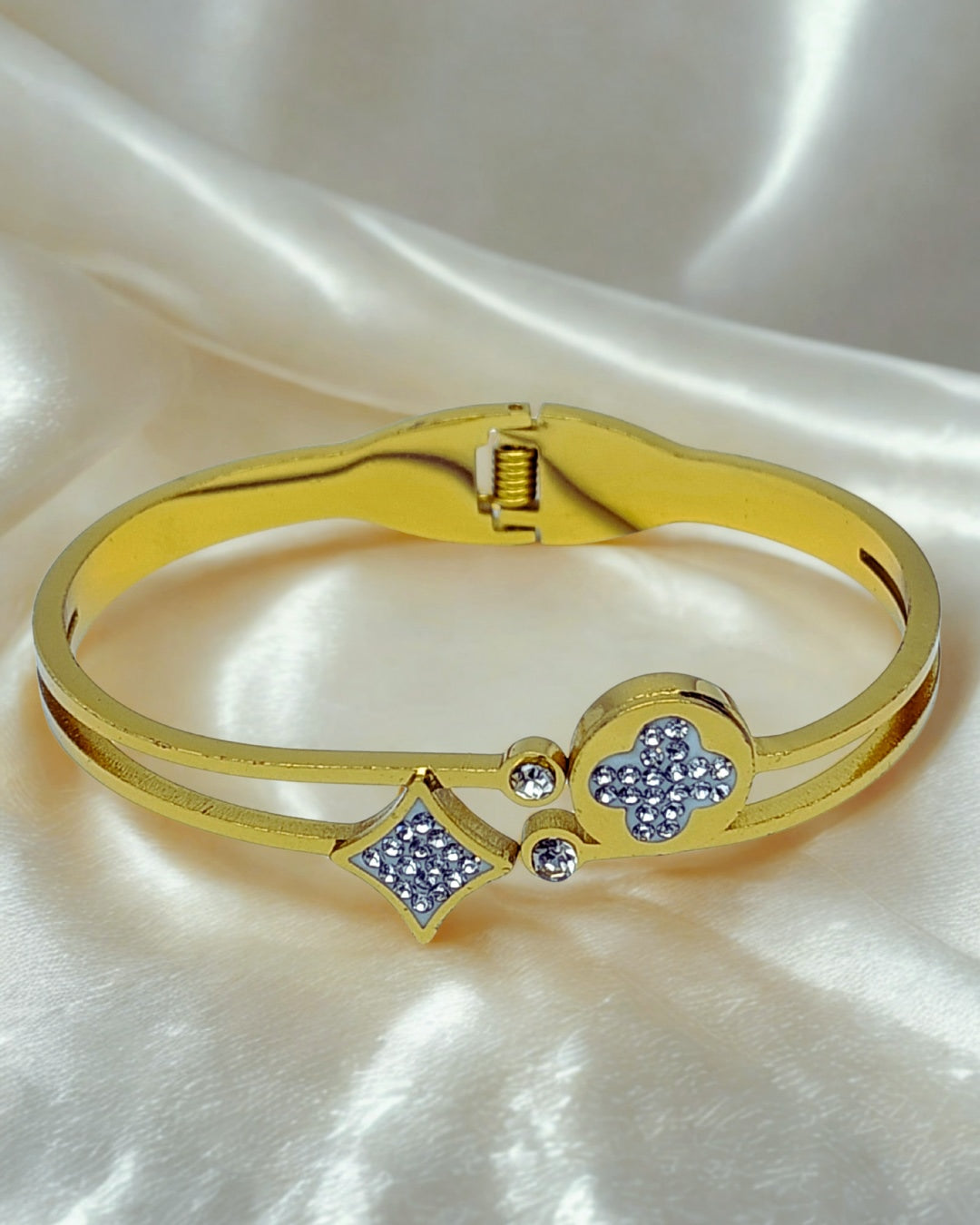 Designer Clover stone bracelet | Premium Quality | Elegant Kids Jewelry | Stainless Steel Gold Plated | Anti-tarnish | Daily wear | TE-GPKB-2311-008