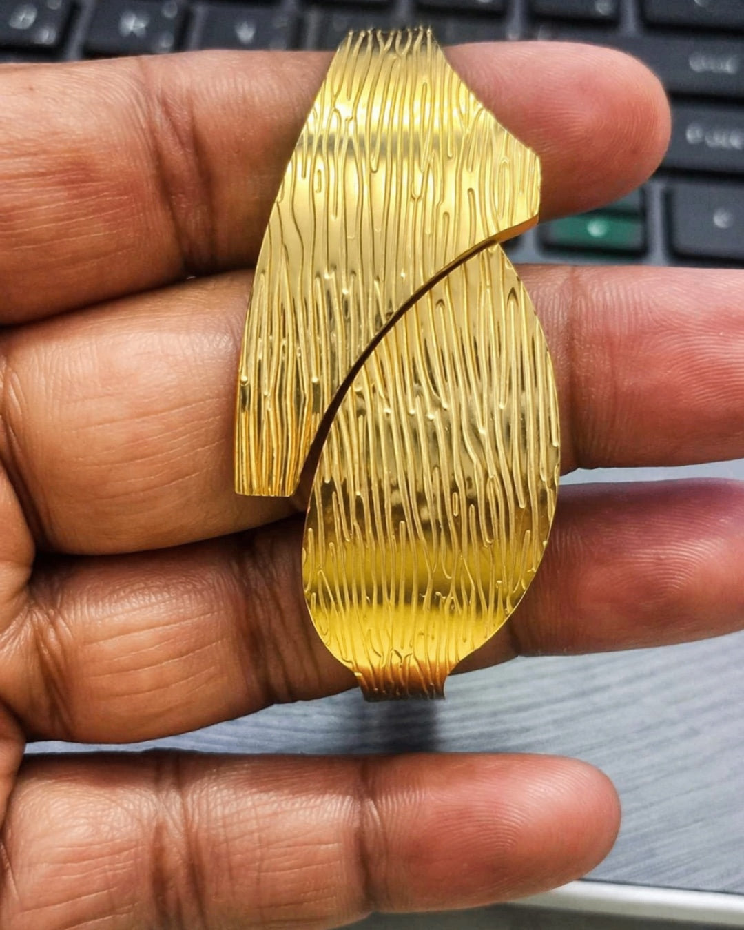 Luxury Textured Gold Leaf Bracelet  | Stainless Steel Gold Plated